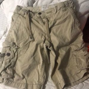Men’s size 27, cargo shorts like new condition.